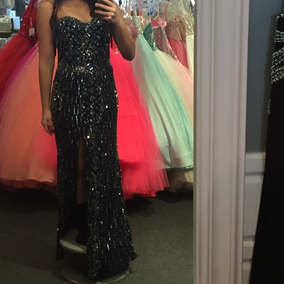 Prom/pageant gown - Picture 2 of 4